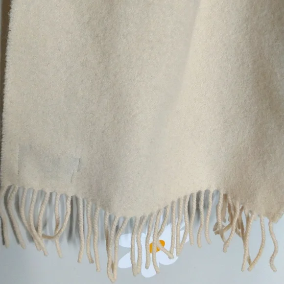Polo Ralph Lauren Cream 100% Lambswool Blue Ralph Lauren Logo Fringe Scarf - Picture 6 of 10